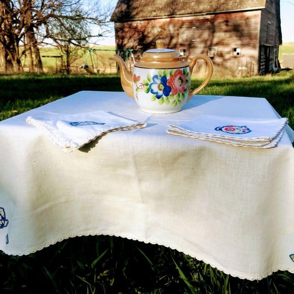 Vintage Tablecloth with Napkins Applique Teapots - Picture 3 of 8